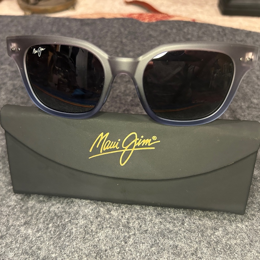 Maui Jim Shore Break Sunglasses Gradient Gray to Blue Matte frame